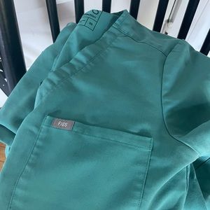 Figs scrub set in Marine color (limited edition color).